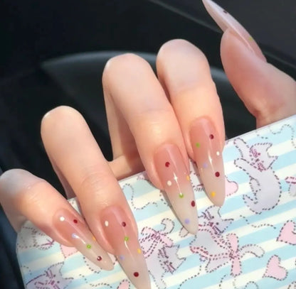 Elegante Druck-On-Nagelerweiterungen mit floralem Design Brehn