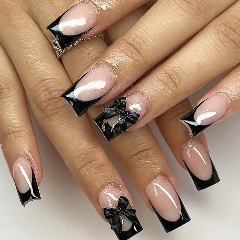 Kunstnagelset mit glamourösen Schleifenverzierungen Brehn