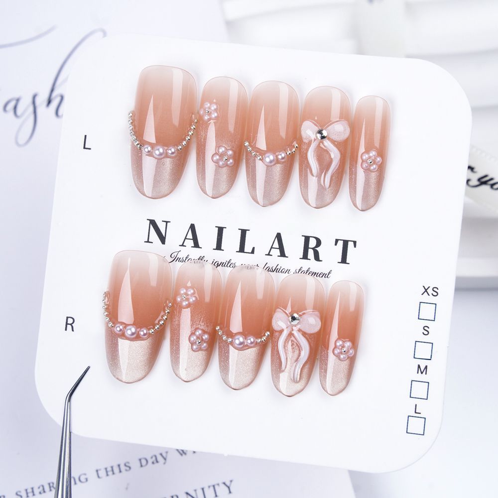 Künstlerisches Stiletto Press-On Nagelset mit floralem Schmuck Brehn