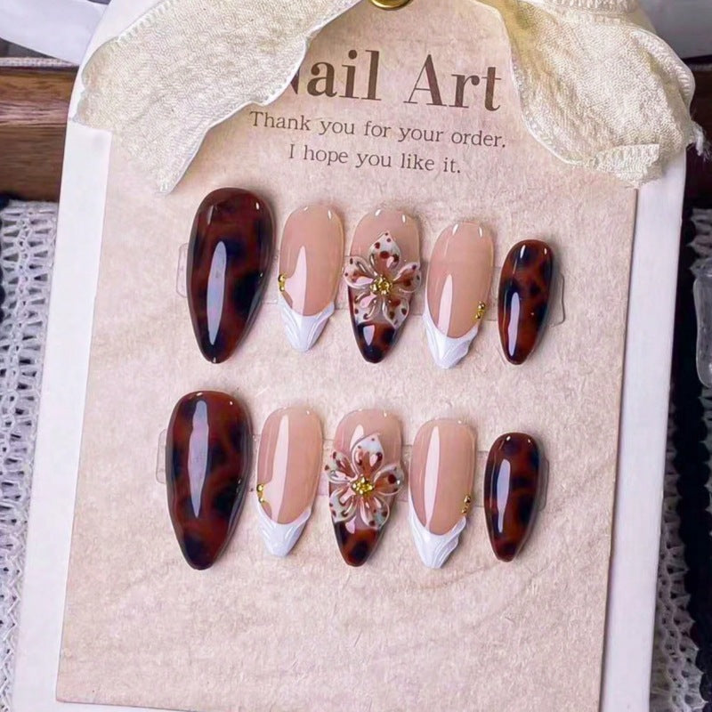 Elegantes Floral Press-On Nagelkunst Set Brehn
