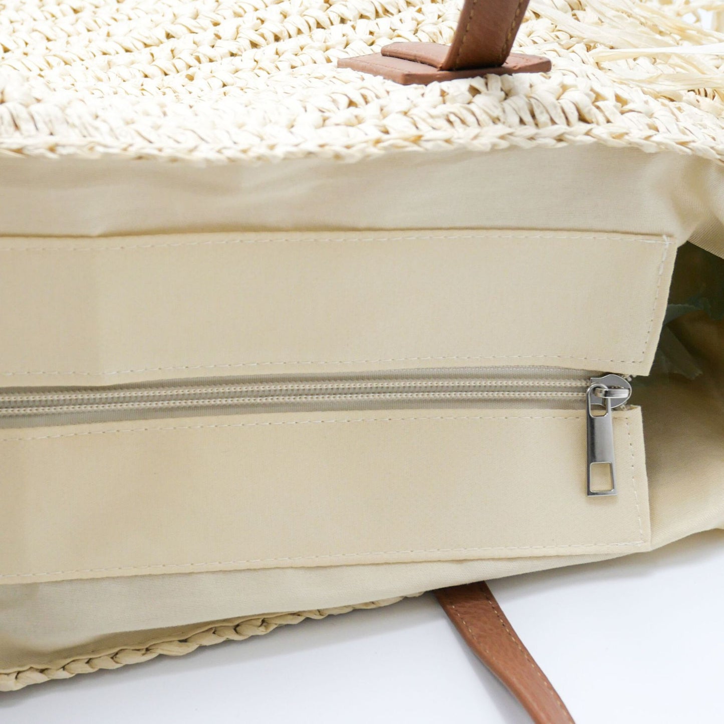 Strandtasche Aus Handgewebtem Stroh mit Fransen Brehn