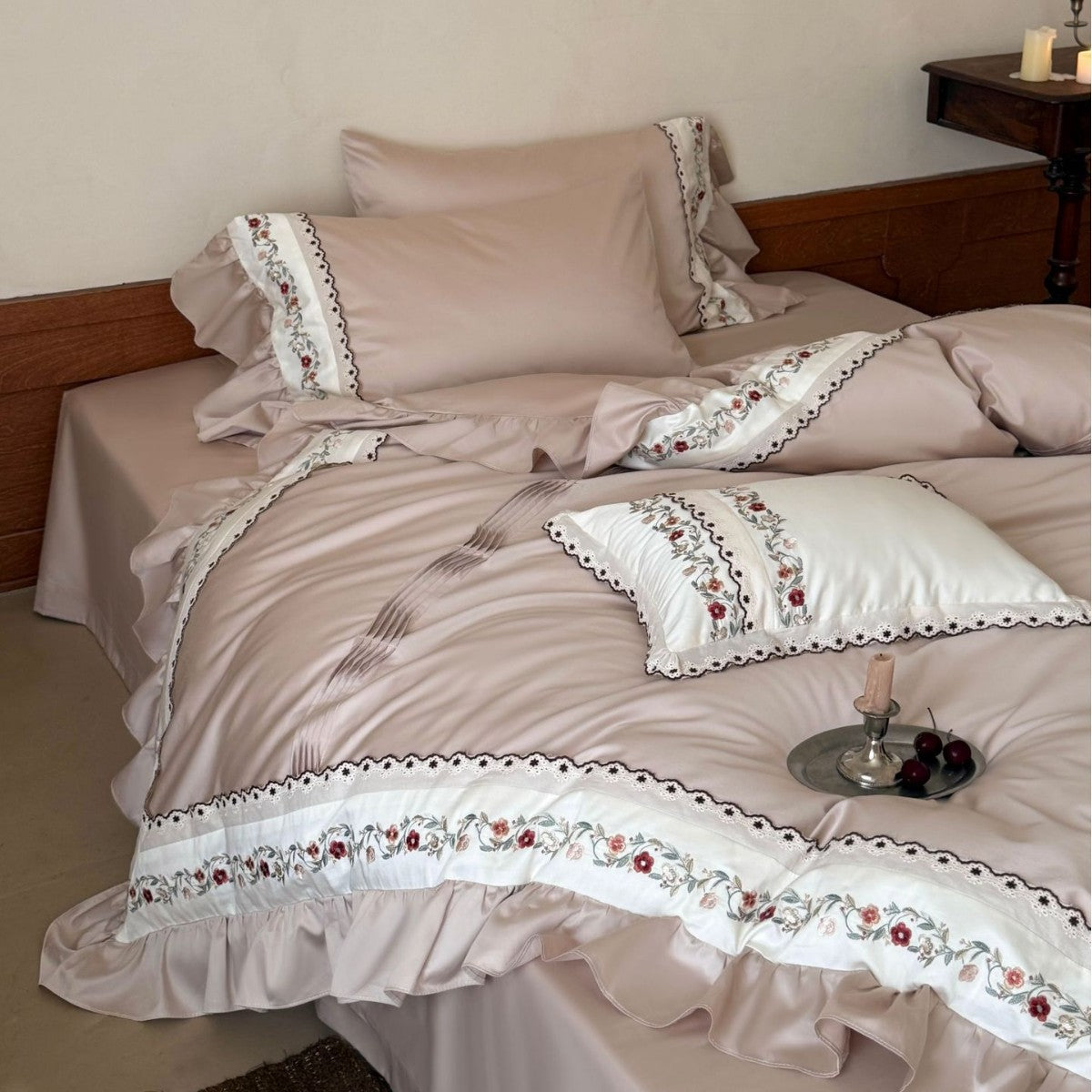 Luxuriös bestickte Rüschensatin Bettbezug Set