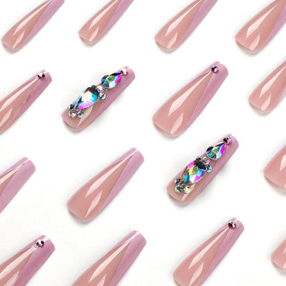 Kunstvolle Nagelverlängerungen mit Strass- und Blütenakzenten Brehn