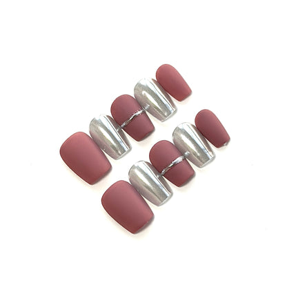 Dekoratives Press-On-Nail-Art-Set mit Metallic- und Matt-Finish