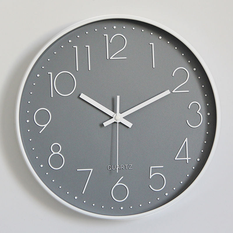 Wanduhr im minimalistischen Design Brehn