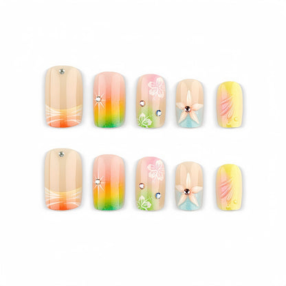 Kunstvolle Nagelspitzen mit Floralen Akzenten Brehn
