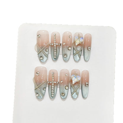 Dekoratives Press-On Nagelkunstset mit eleganten Strassakzenten