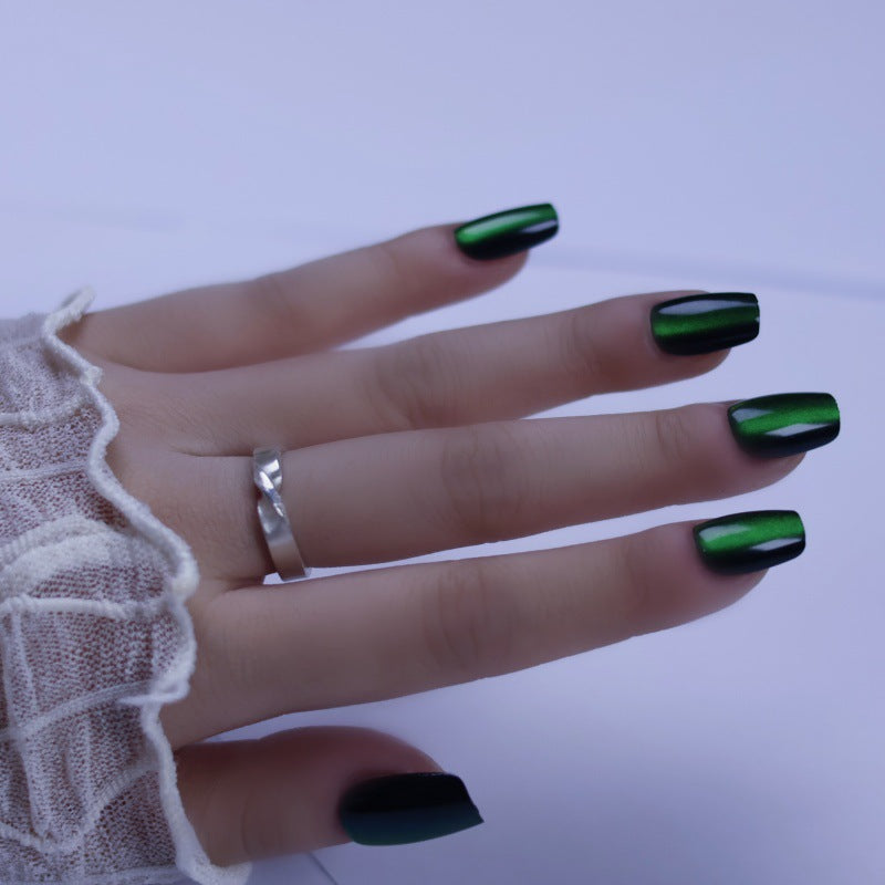 Kunstnägel mit schimmerndem Metallic-Effekt Brehn
