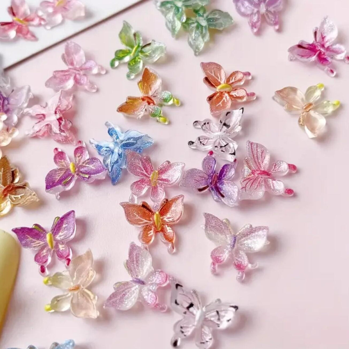 Dekorative Schmetterlings-Nagelkunst Charms
