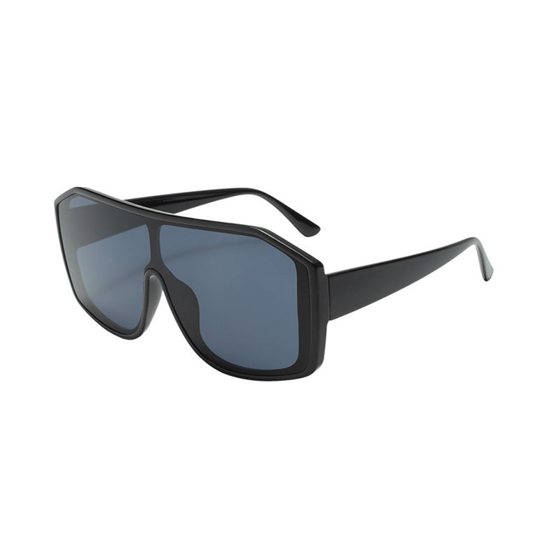 Damen Oversized Sonnenbrille mit robustem Rahmen und stylischem Design Brehn
