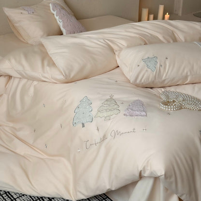 Besticktes Bettwäsche-Set aus Baumwollsatin mit Tannen-Applikation