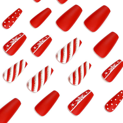 Kunstvolle Nagelverlängerungen im festlichen Design Brehn