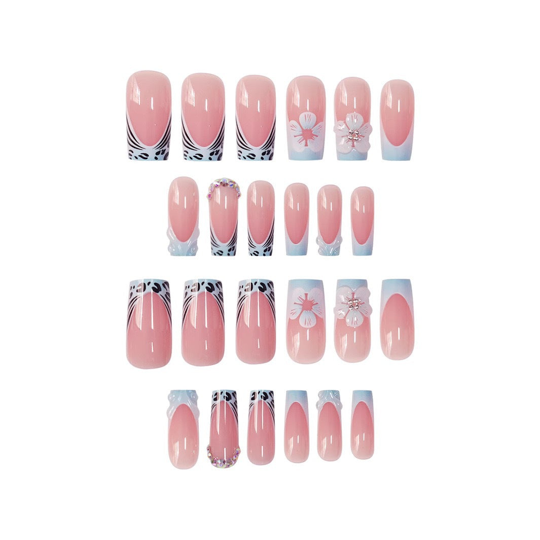 Dekoratives Floral Press-On Nagelkunst Set Brehn