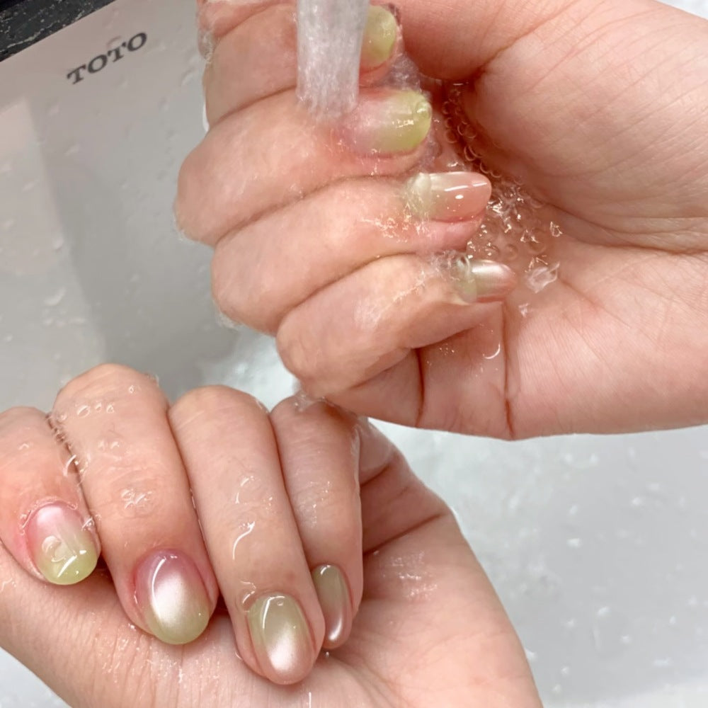 Kunstnägel mit Elegantem Ombre-Design Brehn