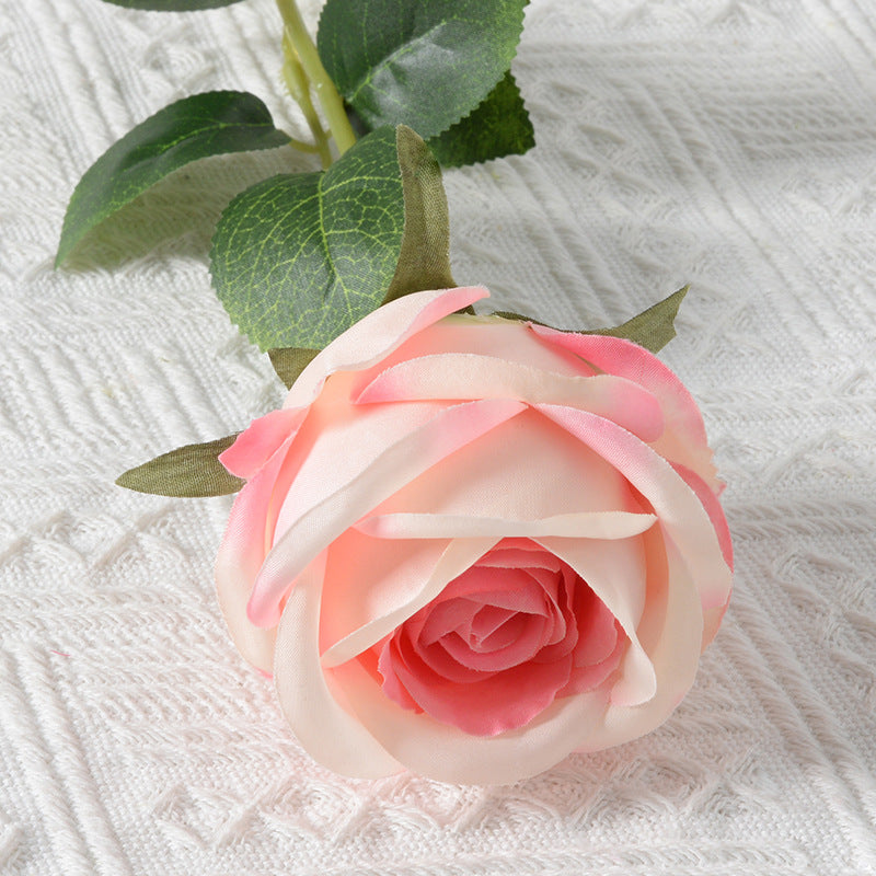 Dekorative Seidenrose Akzent