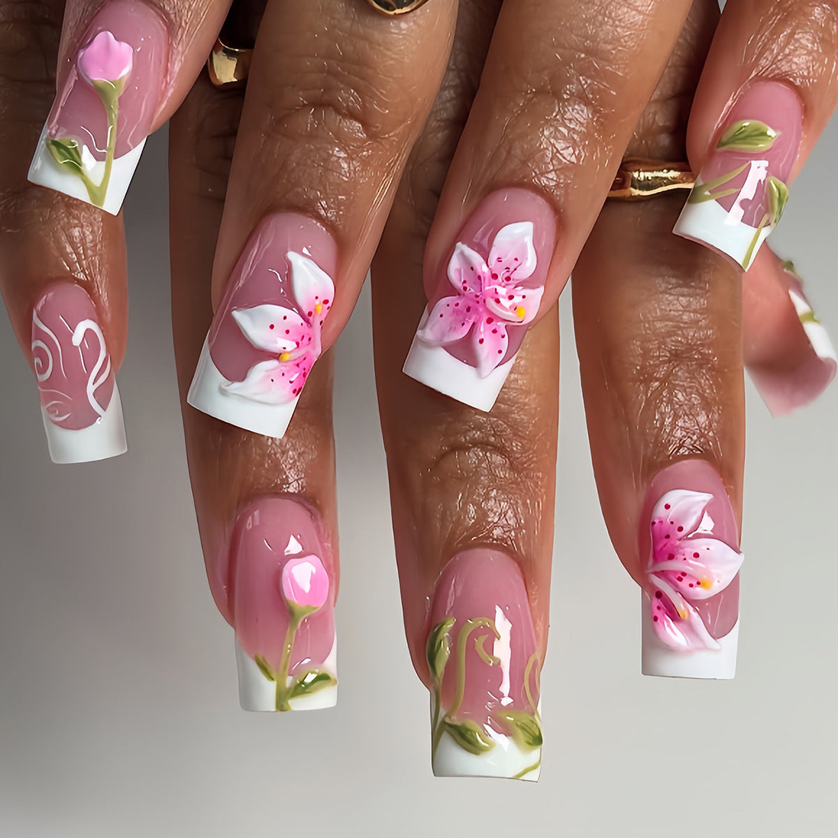 Kunstfingernägel mit Handgefertigten Floralen Designs Brehn