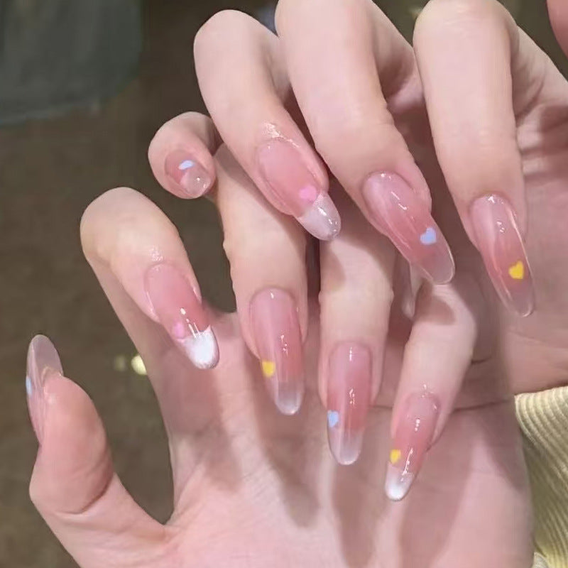 Elegantes Press-On-Nagelset mit Herzakzenten Brehn