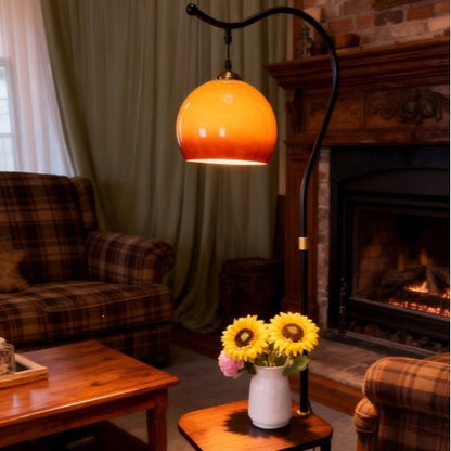 Moderne Stehlampe mit integriertem Beistelltisch