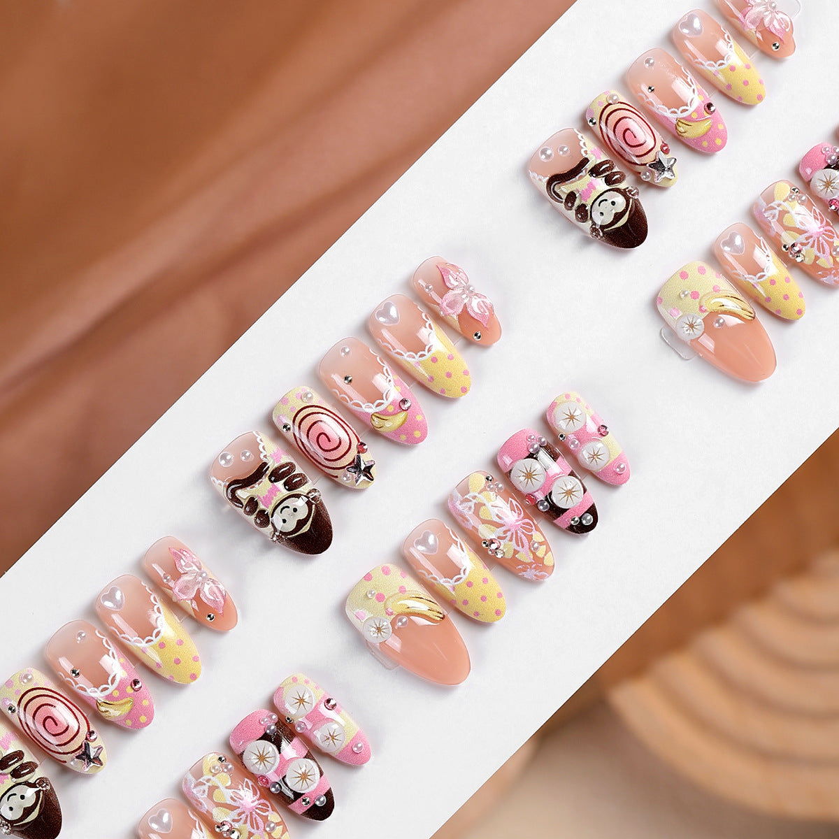 Künstlerisches, schokoladeninspiriertes Aufkleben-Nagelset Brehn