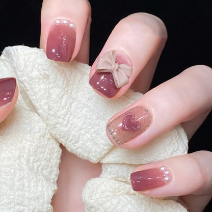 Kunstvolle Nagelverlängerungen mit elegantem Blattmuster Brehn