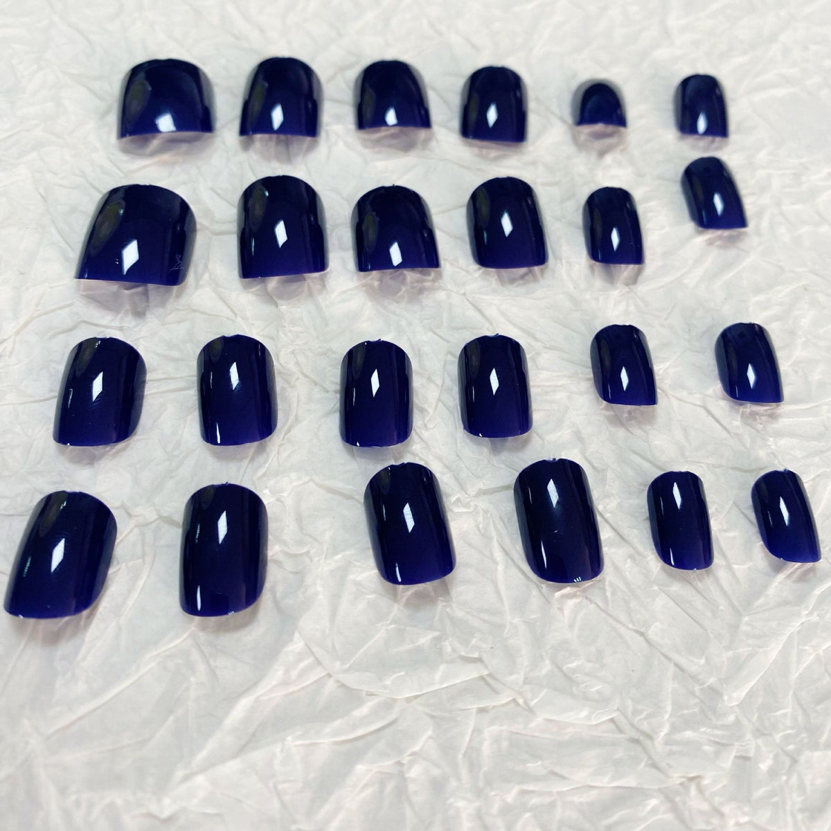 Premium Glänzende Press-On Nagelkunst Brehn