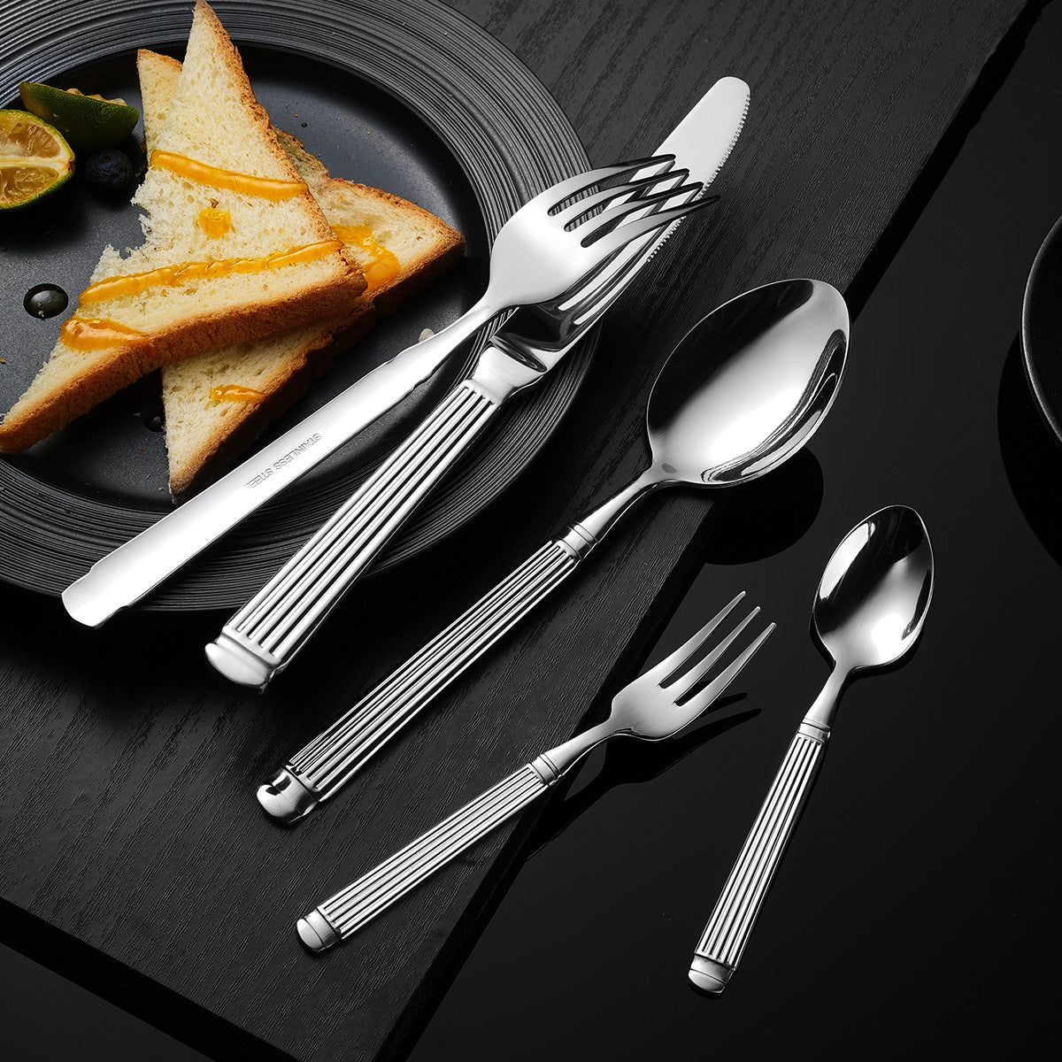 Eleganter Dessertlöffel mit Exklusivem Oberflächendesign Brehn