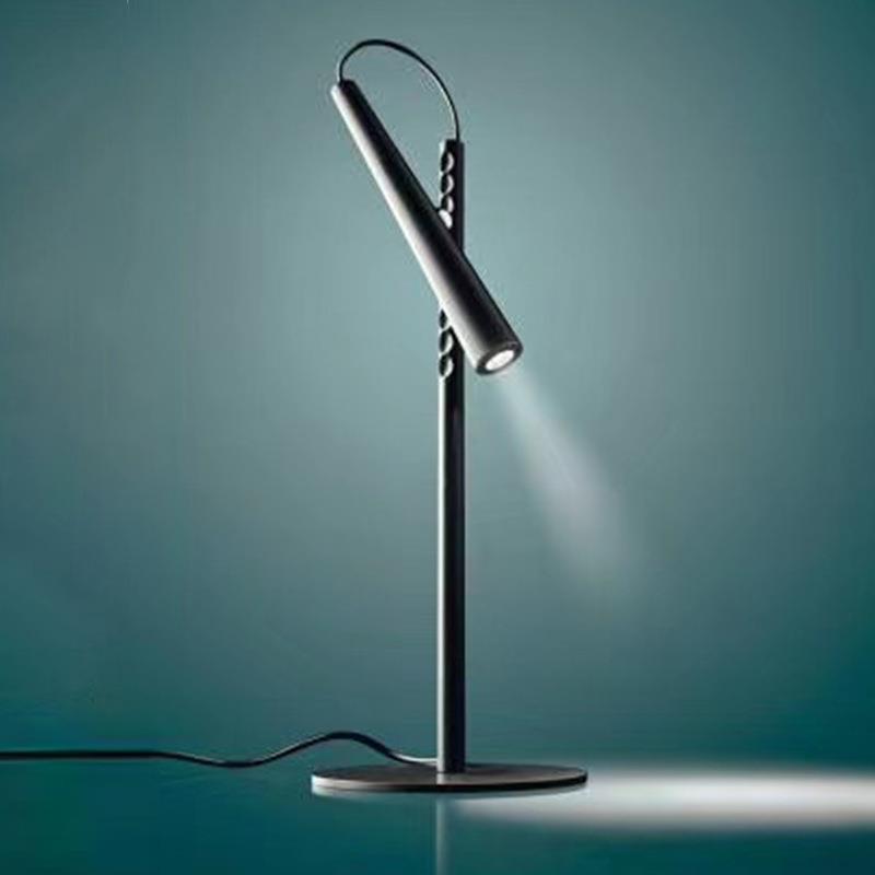 Verstellbare LED Schreibtischlampe mit elegantem Design