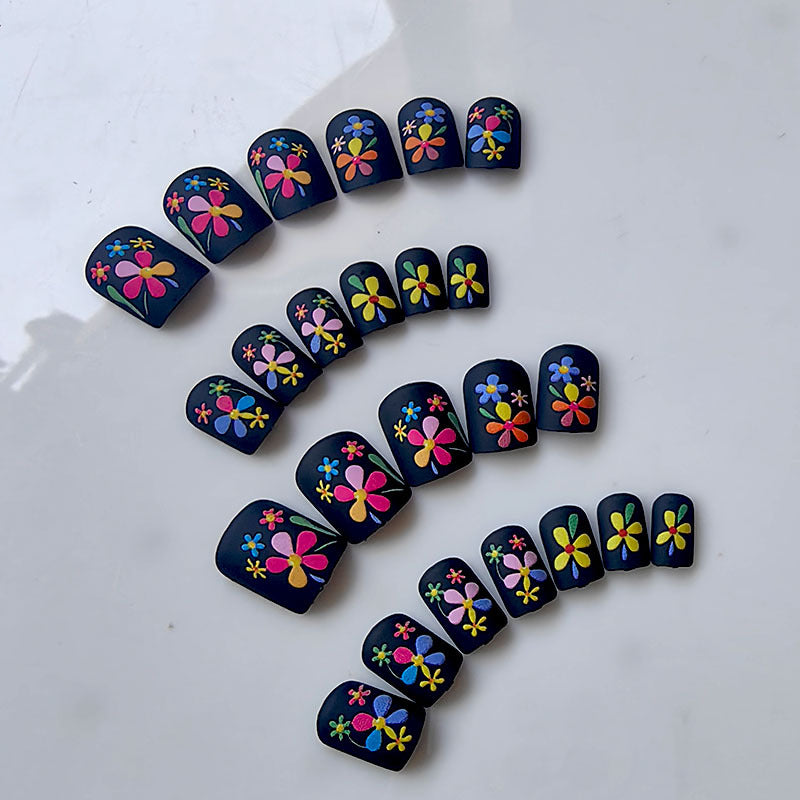 Kunstfingernägel mit Buntem Blumenmuster Brehn