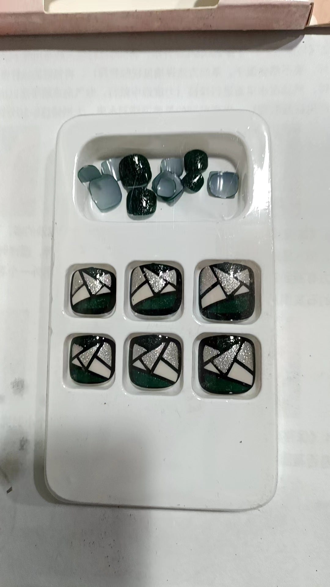 Geometrisches Design Press-On Nagelset Brehn