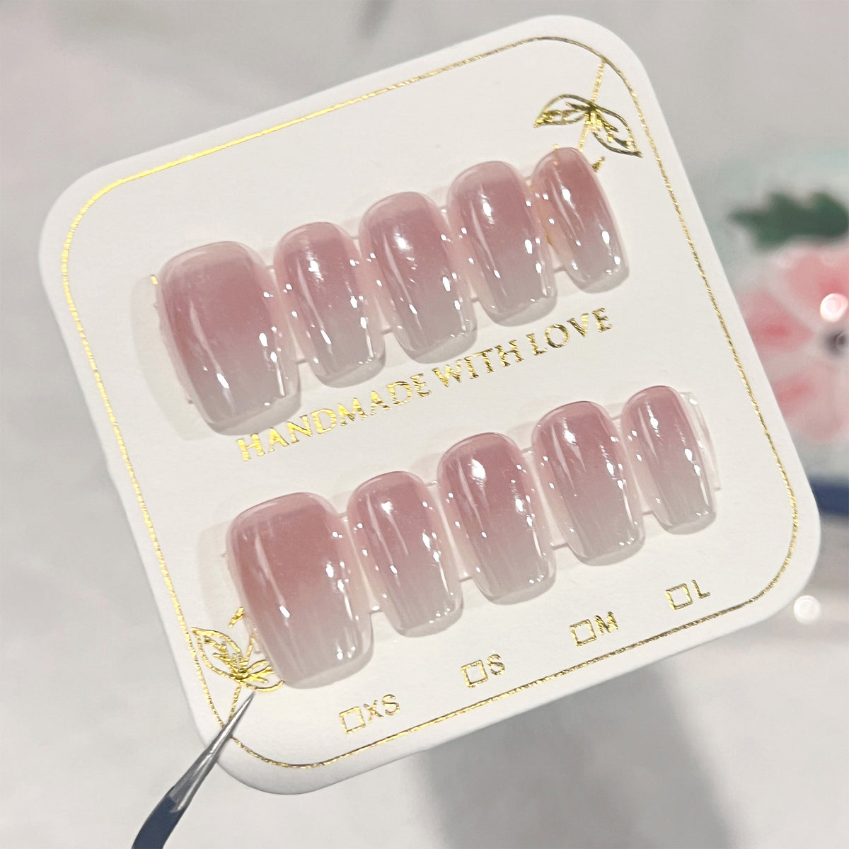 Künstliche Nagelverlängerungen im eleganten Ombre-Design Brehn