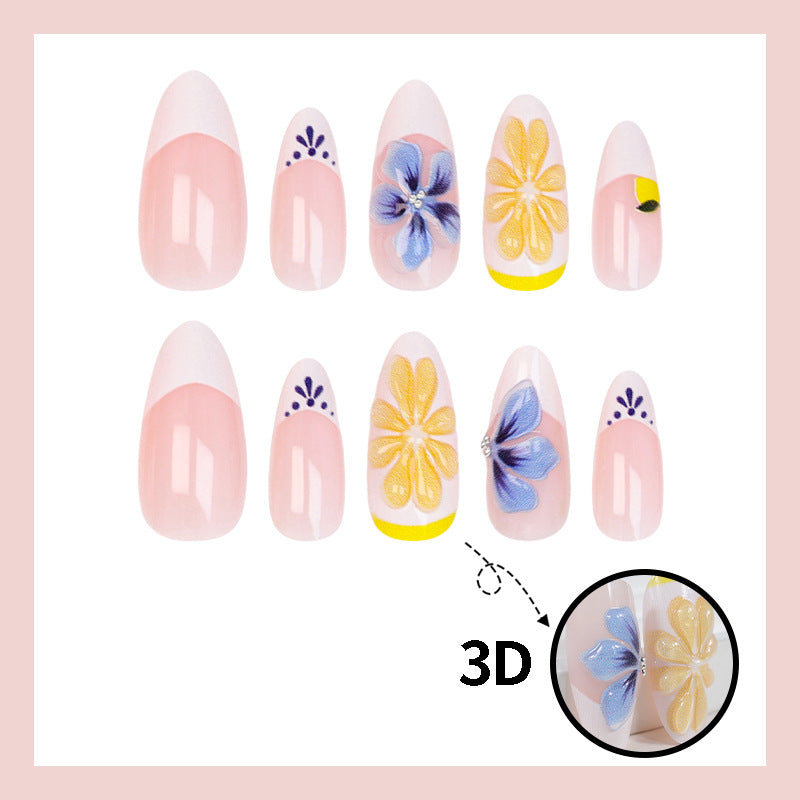 Kunstnagelset mit eleganten Blumen- und Schmetterlingsakzenten Brehn