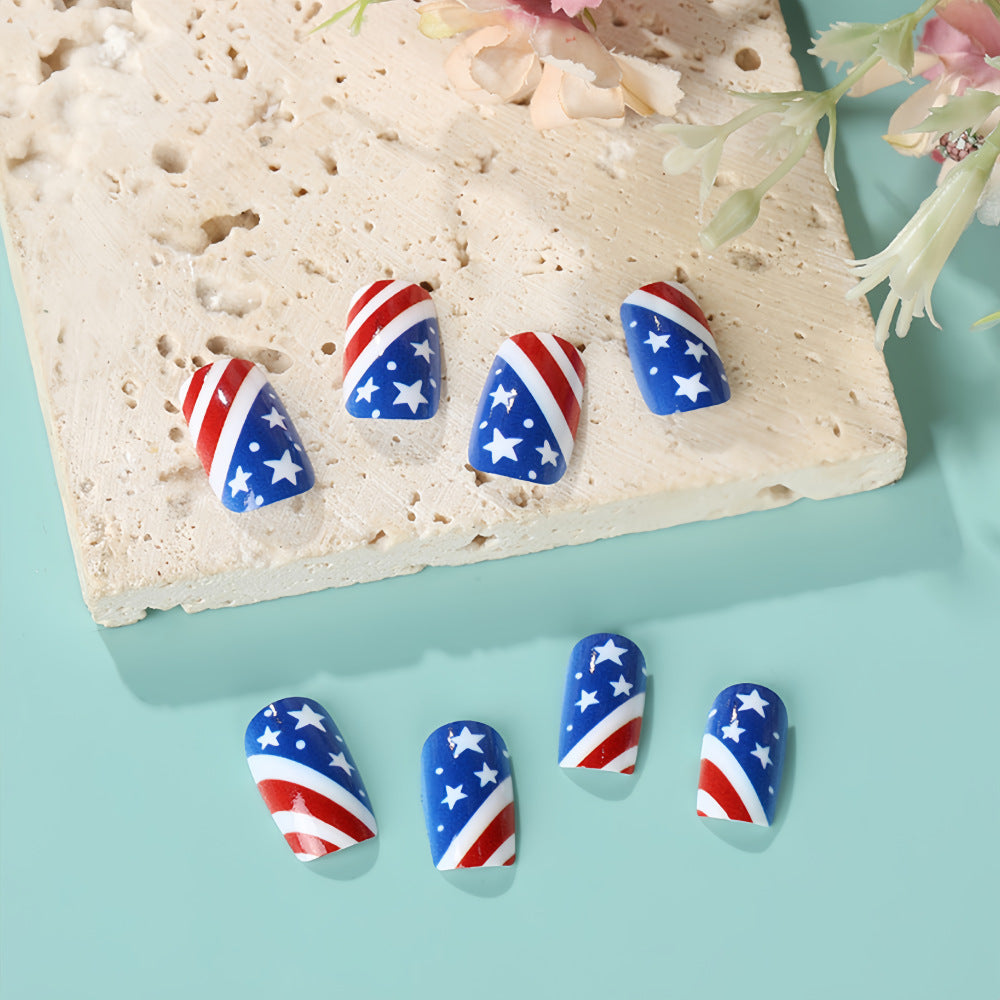 Kunstnägel im patriotischen Sternen- und Streifen-Design Brehn