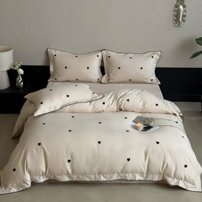 Luxuriöses Baumwollsatin-Bettwäsche-Set mit minimalistischer Herz-Stickerei und feiner Randpaspel