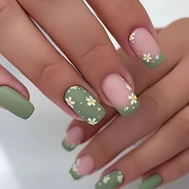 Floral Accent Nail Art Brehn