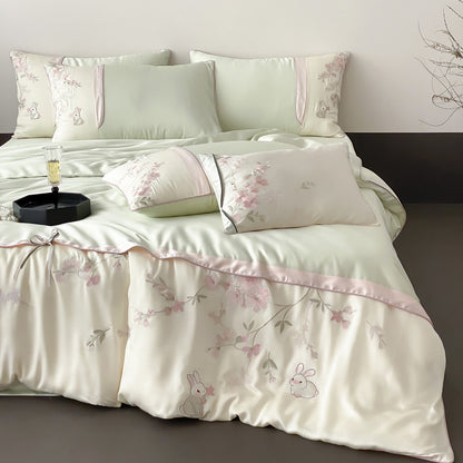 Luxe Satin-Feel Botanisch Gestickte Bettbezug-Ensemble mit Applikationshasen & Bandbindungsaum