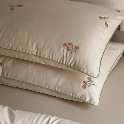Luxuriöse Baumwollsatin-Bettgarnitur mit zarter Blumenstickerei und seidig-matter Oberfläche