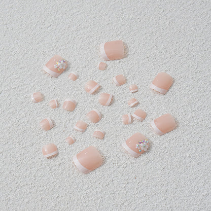 Kunstnagelset mit elegantem französischen Spitzen-Design und glitzernden Akzenten Brehn