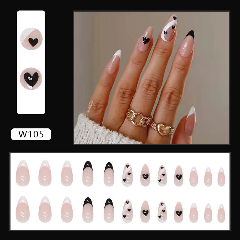 Kreative Nail Art mit Herzdesign Brehn