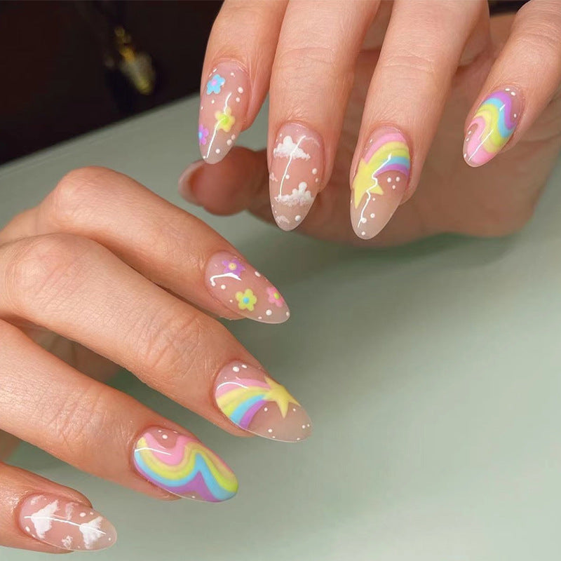 Kunstvolle Nagelkunst mit fröhlichen Motiven und bunten Akzenten Brehn