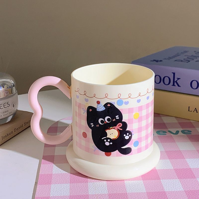 Keramiktasse mit Verspieltem Katzenmotiv Brehn