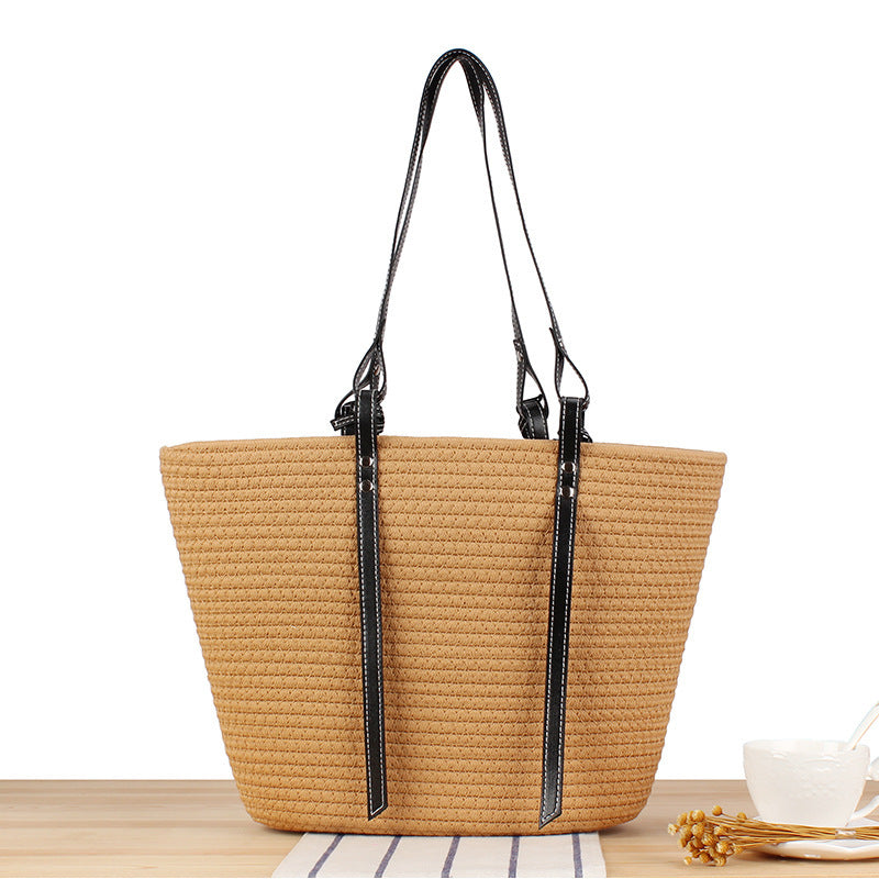 Elegante Strandtasche Aus Geflochtenem Naturmaterial mit Stilvollen Lederakzenten Brehn