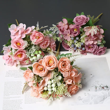 Lebensechte Blumenarrangement