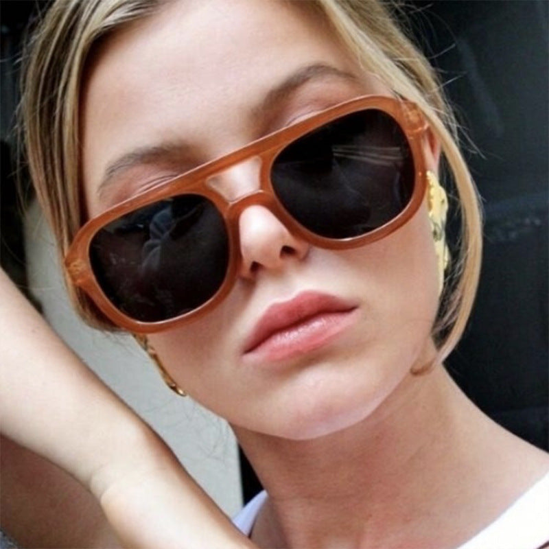 Damen modische Sportsonnenbrille mit breitem, flexiblen Rahmen Brehn