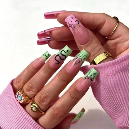 Nagelkunst mit Herz- und Lippenmotiven Brehn