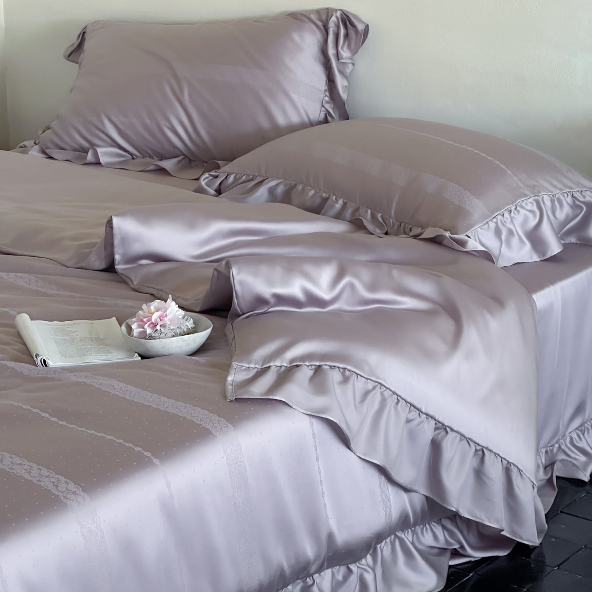 Rüsch Satin-Feeling Bettbezug Set mit Rüschensaum und Kissenbezügen