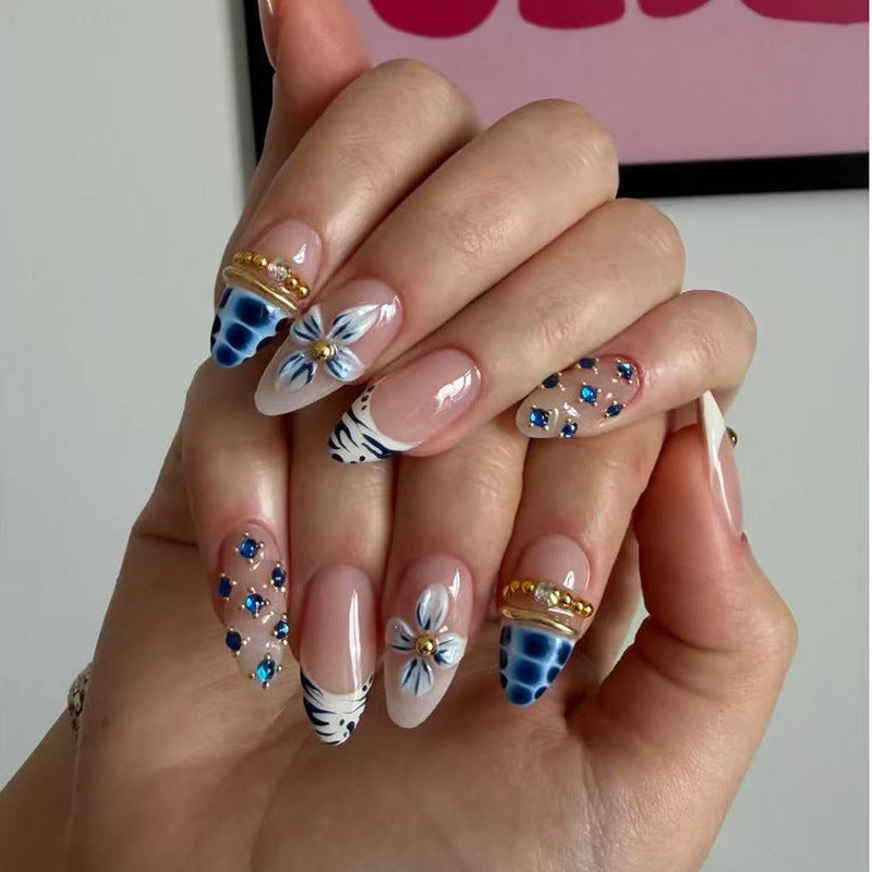 Elegante Künstlerische Press-On Nagelverlängerungen Brehn