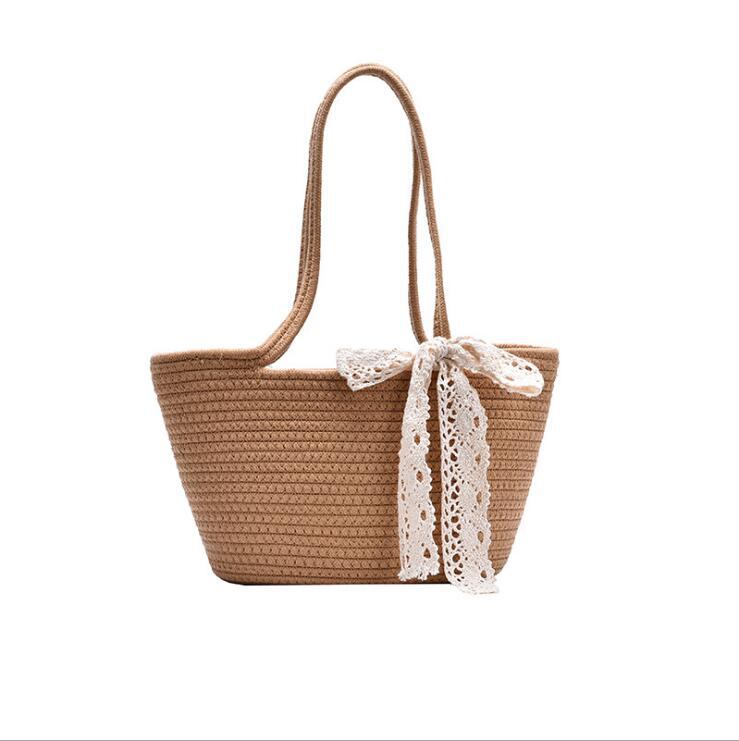 Handgefertigte Basttasche mit Spitzenakzent Brehn