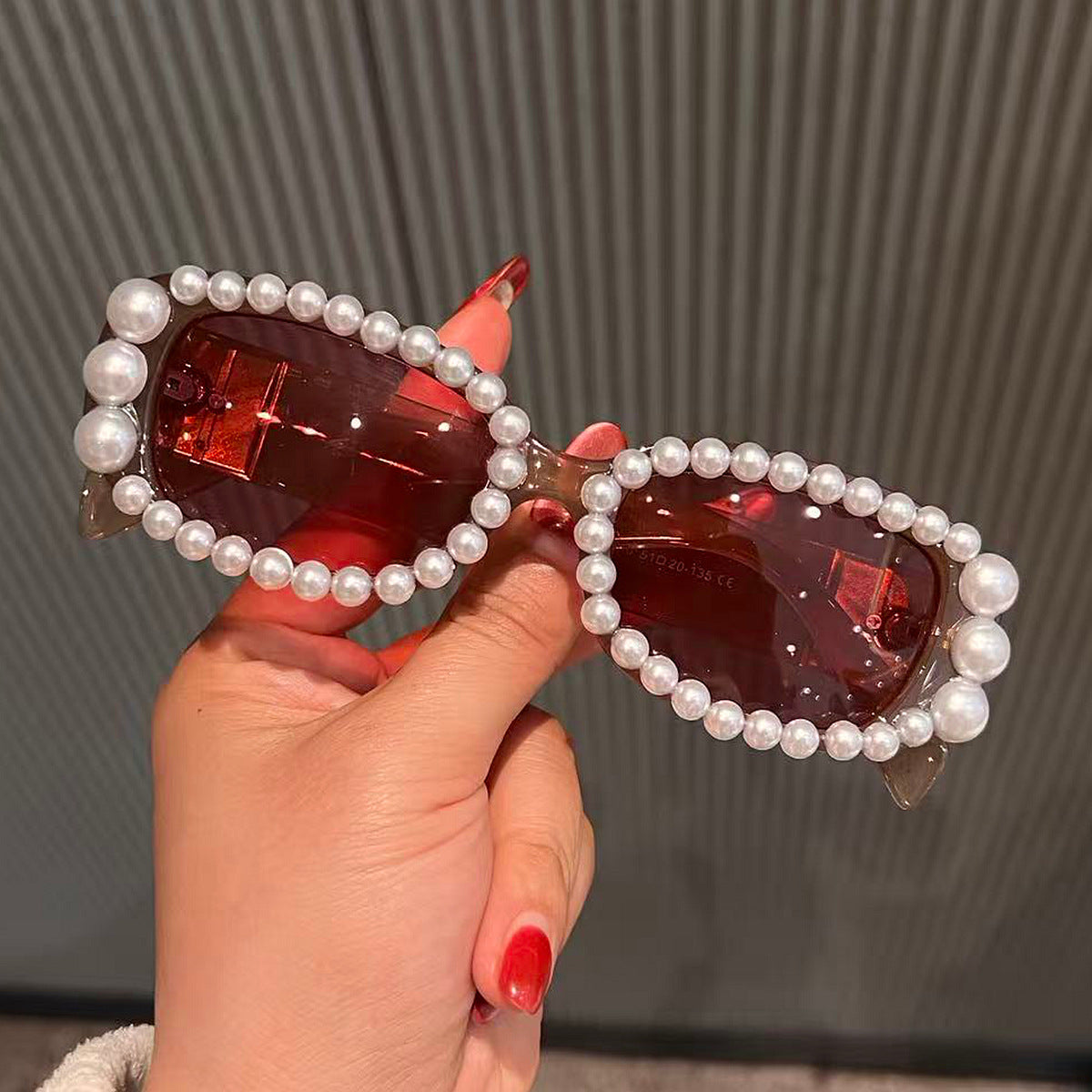 Damen modische Sonnenbrille mit luxuriösem Perlenrahmen Brehn