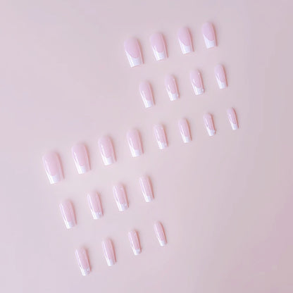 Künstliche Nagelspitzen mit eleganten Perlenakzenten Brehn