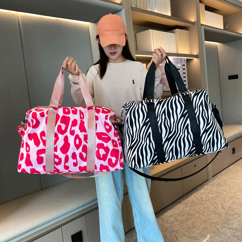 Sportliche Reisetasche mit Trendigem Zebramuster Brehn